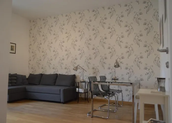 Near Colosseum San Giovanni Pet-friendly Apartment Rom
