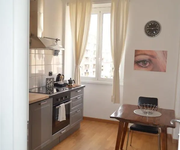 Near Colosseum San Giovanni Pet-friendly Apartment